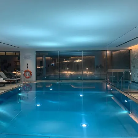 Luxury Davos Apt For 4 With Panorama Terrace & 5-Star Hotel Spa Access *