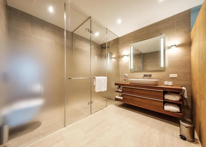 Luxury Davos Apt For 4 With Panorama Terrace & 5-Star Hotel Spa Access Appartement