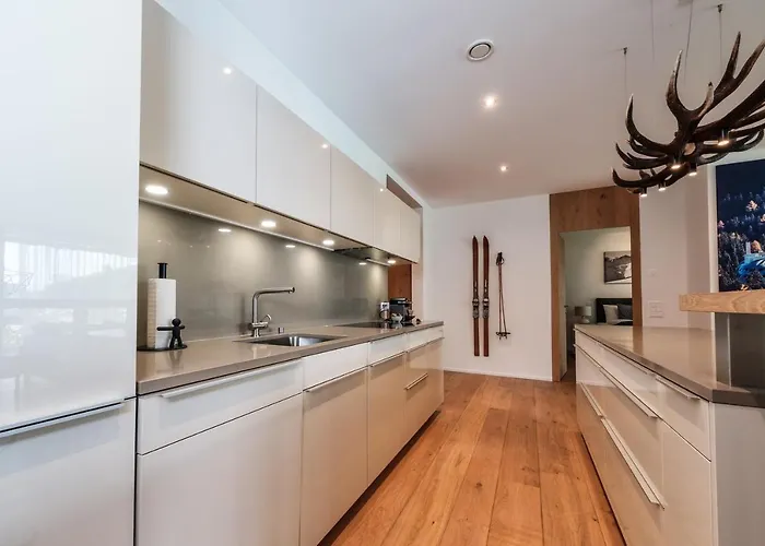 Luxury Davos Apt For 4 With Panorama Terrace & 5-Star Hotel Spa Access Davos