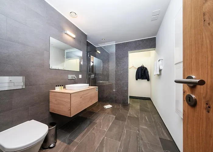 Luxury Davos Apt For 4 With Panorama Terrace & 5-Star Hotel Spa Access