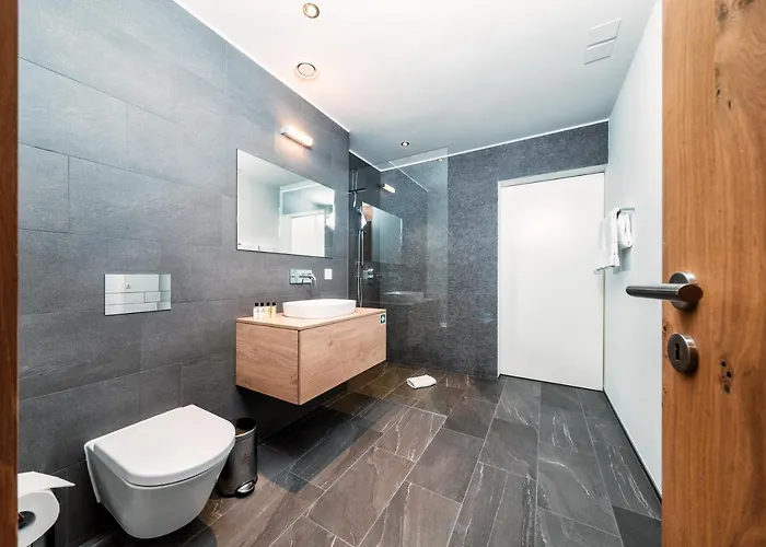 Luxury Davos Apt For 4 With Panorama Terrace & 5-Star Hotel Spa Access 아파트