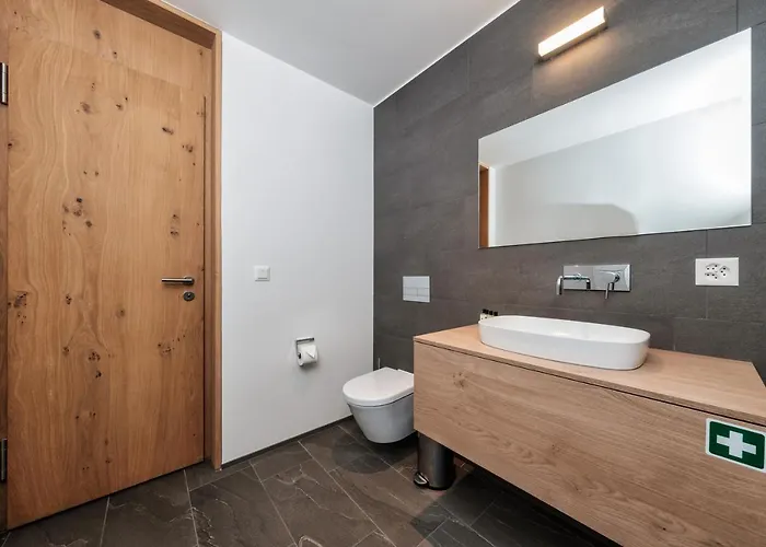 Luxury Davos Apt For 4 With Panorama Terrace & 5-Star Hotel Spa Access 아파트 *